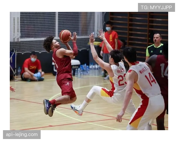 米切尔·罗宾逊内线护筐提升防守效率明显，领先同位置对手
